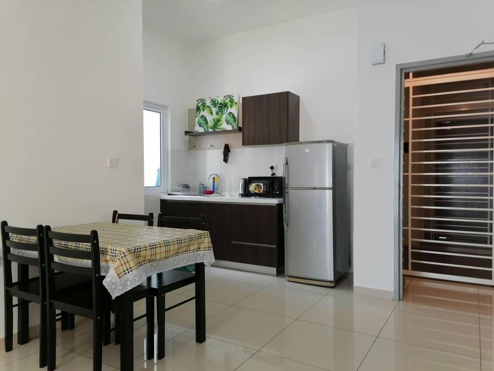 Mesahill Nilai 2 Room Condo - Fast Wifi, Amazing Pool & Tv Exterior photo