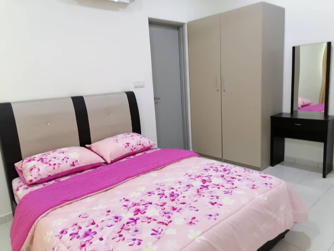 Mesahill Nilai 2 Room Condo - Fast Wifi, Amazing Pool & Tv Exterior photo